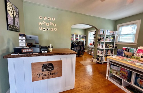 South Charleston Apartment | An All-Access Bookstore Vacation in Charleston, West Virginia