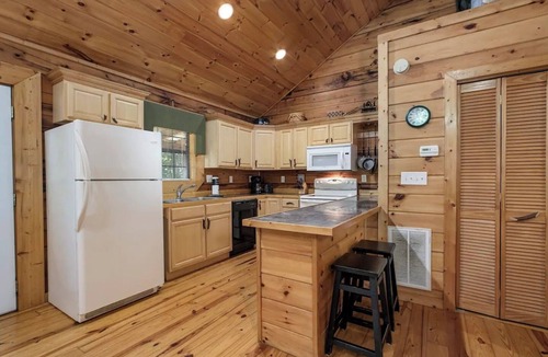Tellico Plains Cabin | Angler cabin. This modern private studio Cabin with HOT TUB is tucked away in a wooded cove.