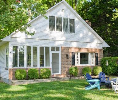 Annapolis Villa | Annapolis Charm Waterfront Getaway Near USNA - FISH & CRAB from your PRIVATE PIER!