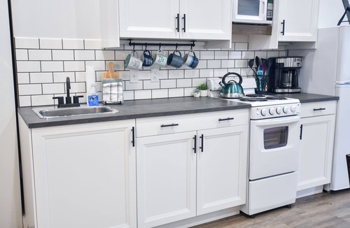 Sugarcreek Apartment | Anniversary Suite with a stunning country setting!