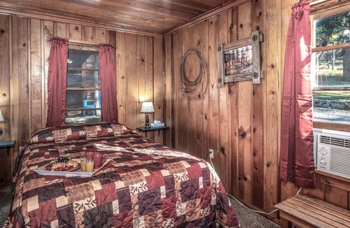 Ruidoso Cabin | Apache Village 5, Queen Bed, Midtown, Sleeps 2