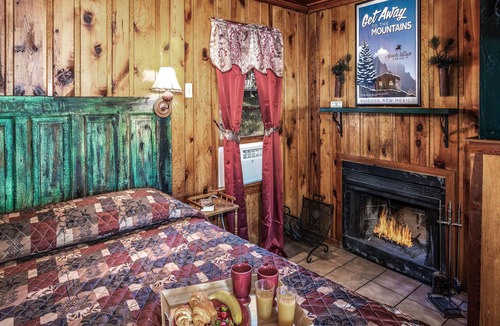 Ruidoso Cabin | Apache Village 6, King Studio with Sleeper Sofa, Sleeps 3