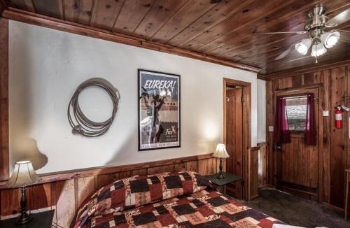 Ruidoso Cabin | Apache Village Cabinette 11, Queen Bed, Midtown, Sleeps 2
