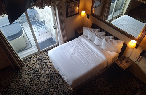 Doubleheader Bed & Breakfast | Arrowhead Manor B&B