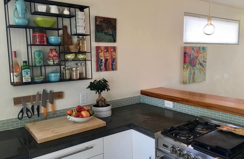 Newlands House | Artful Abode: Breezy In/Out Flow, Views & RoofDeck. Easy Walk to Pearl & Trails