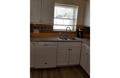 Nob Hill House | Artistic 1-BR House with 1-QN Bed & 1-Sofa Bed