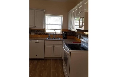 Nob Hill House | Artistic 1-BR House with 1-QN Bed & 1-Sofa Bed