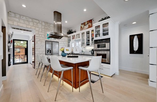 Balcones Village House | Artsy.Luxury Resort style living with POOL and JACUZZI near Downtown!