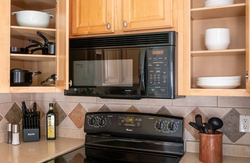 Highlands House | Arvada Escape: Central 4Br - Themed - Fire Pit