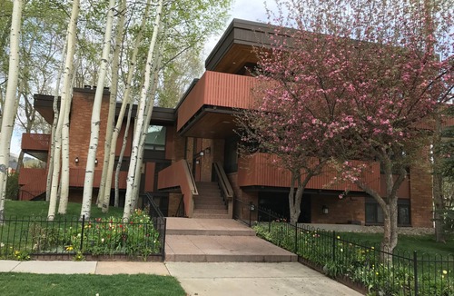 West End Apartment | Aspen West End 2 Bdrm/2 Bath Apartment