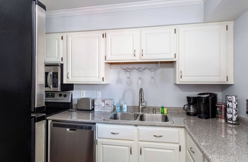 Rolling Mill Hill Condo | Attached Units! Park Free Walk 2 Broadway!