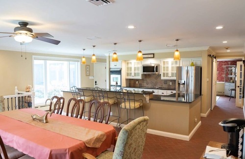Benton Harbor House | Audubon Acres l pool table & outdoor dining