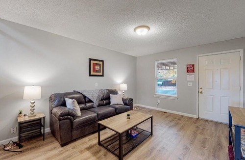 Prides Crossing House | Aurora 3 King Beds Updated Upper Unit Quincy Lake
