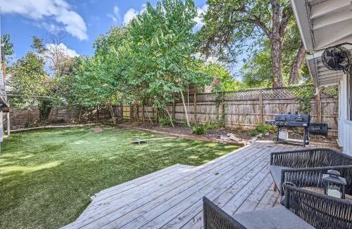 Austin House | Authentic Austin Pad with Roof-top Deck Bar