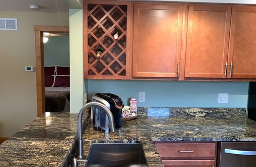 Lansing House | Avalon Guest Lodge 3102 Entire House. Sleeps 9