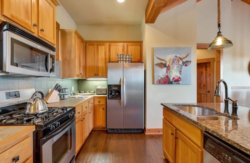 Leander Cottage | Awesome Cottage in The Hollows Resort, Hiking Trails, 4 Pools, Hill Country View!