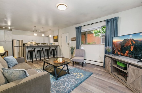 Old Town Condo | Azure Suite Walkable Old Town Condo w/Park View