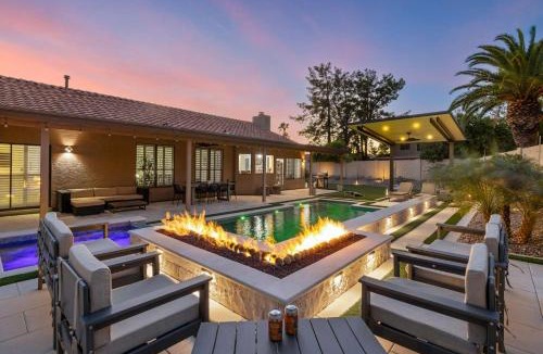Arabian Views House | Backyard Bliss - Firepit Putt Play Pool & Spa