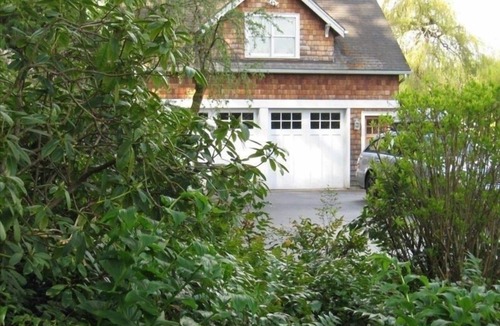 Rollingbay House | Bainbridge Island (Puget Sound):No-Bank Waterfront Sandy Beach