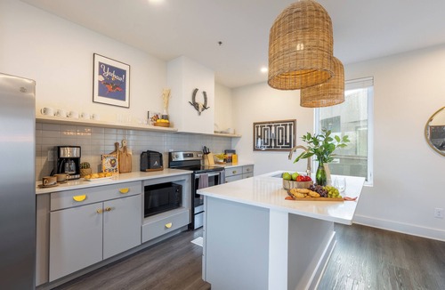 Five Points House | Balcony + Mins to DT | The Outrider 3BR Suite