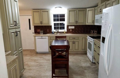 Elgin House | Bald Knob Cottage Windrock trl 26,27,43 Brushy Mtn