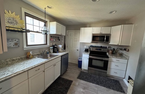 Baltimore House | Baltimore Ohio Home with hot tub & sauna