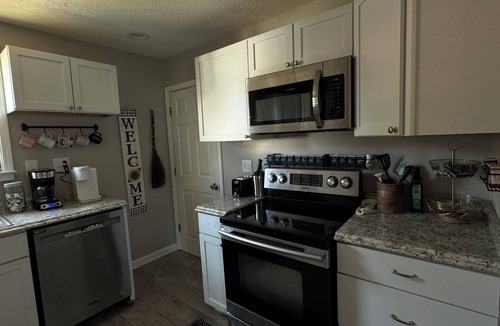Baltimore House | Baltimore Ohio Home with hot tub & sauna