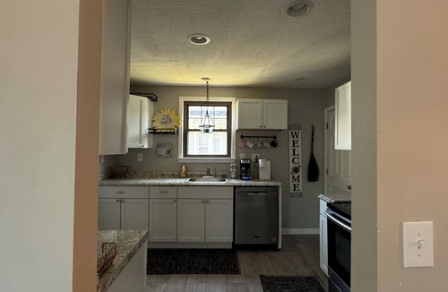 Baltimore House | Baltimore Ohio Home with hot tub & sauna