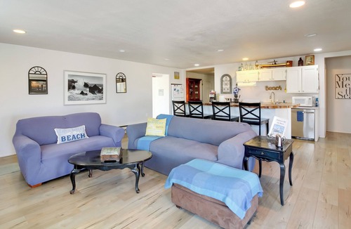 Bandon House | Bandon Home w/Patio, Steps to South Jetty Park