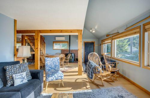 Waldport House | Bay and Horizon Views! Dog Friendly! Crabbing and Fishing Close By!