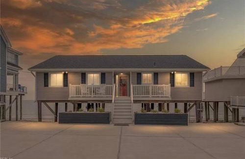 Hampton House | Bay Bliss - Private Beachfront Home with 180° Views & Hot Tub!