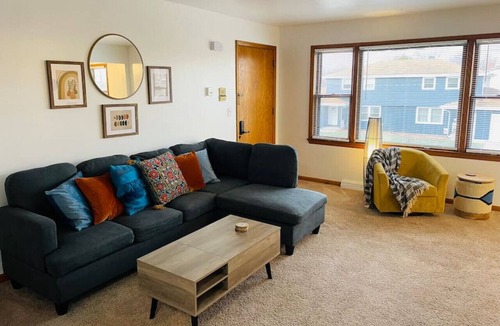Appleton Apartment | Bay Street Unit 3 · Charming & Cozy APT-Free Parking