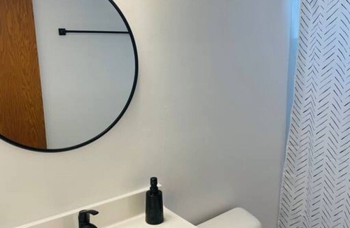 Appleton Apartment | Bay Street Unit 3 · Charming & Cozy APT-Free Parking