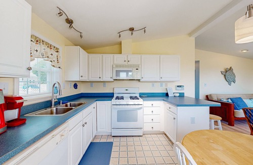 Assateague Pointe House | Bay-view manufactured retreat 2 pools, basketball & volleyball courts