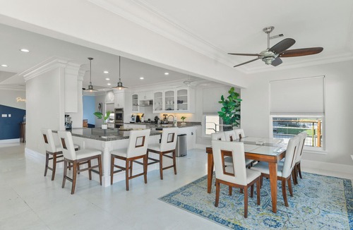 Clear Lake Shores House | Bayfront Luxury House with Pool near Kemah Boardwalk with Pier