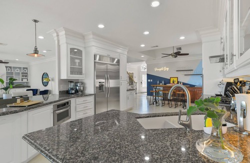 Clear Lake Shores House | Bayfront Luxury House with Pool near Kemah Boardwalk with Pier