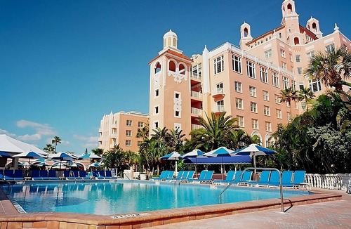 Pass-a-Grille House | Beach Access! 4 Family-friendly Rooms w/Awesome Views, Pool, Pets Allowed!