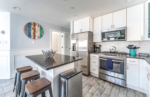 North End Condo | Beach Block In OCNJ between 7th & 8th St! w/elevator - 5 Bd/4 Bath, Sleeps 16