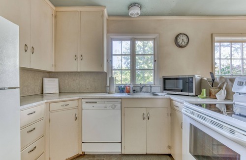 Seaside House | Beach home two blocks from shore & two minutes from town