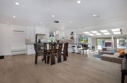 Venice House | Beach Oasis - Heated Pool - Music Studio - Golf