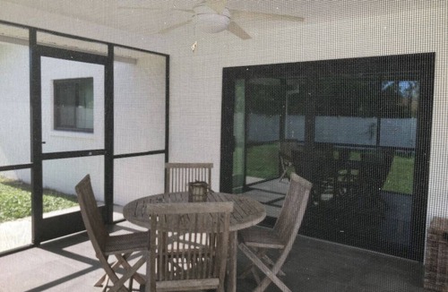 Naples Park House | Beach Oasis w/screened in porch, incl beach gear, 15min walk to beach