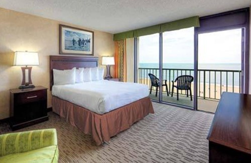 Northeast Virginia Beach Resort | Beach Quarters with a nice Ocean Front Balcony