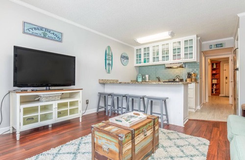 Tybee Island Condo | Beach Racquet A127 | Steps to the Beach + Pool!