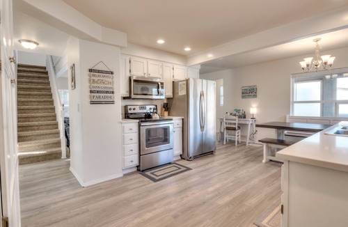 Seaside House | Beach Street Getaway, Charming 4 Bedroom Ocean View Home- Close to Seaside Beach