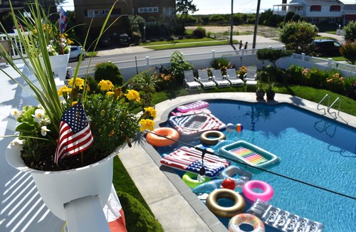 Gardens House | Beachblock, Ocean View, Private Pool, Grill & More!