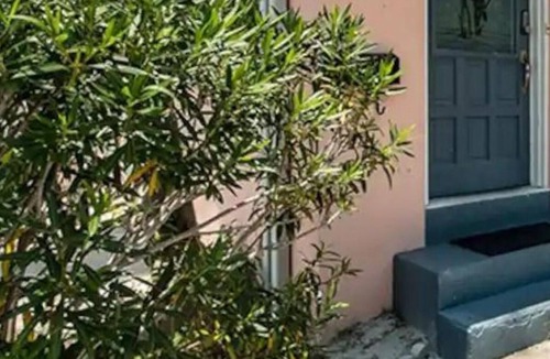 Bay Esplanade House | Beachcomber Beach House | Steps to The Sand!