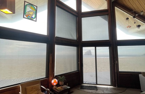 Kiwanda Shores House | Beachfront 3-bedroom 2-bath beachhouse with WiFi in charming Pacific City