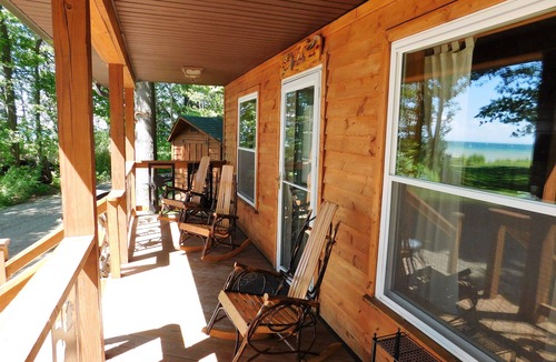Westfield Cottage | Beachfront Cottage w/Amazing Views! Steps 2 Beach. Fishing.WiFi.Wineries.Dining