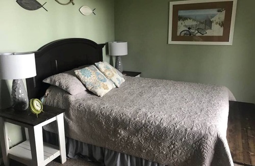 St Ignace House | Beachfront Relaxation/Winter Get-away