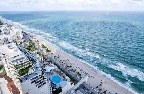 Central Beach Apartment | Beachfront Ritz-Carlton Luxury 1BR Residence
